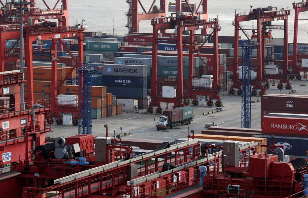 China Exports Hold Up as Commodities, Base Effects Boost Imports ...