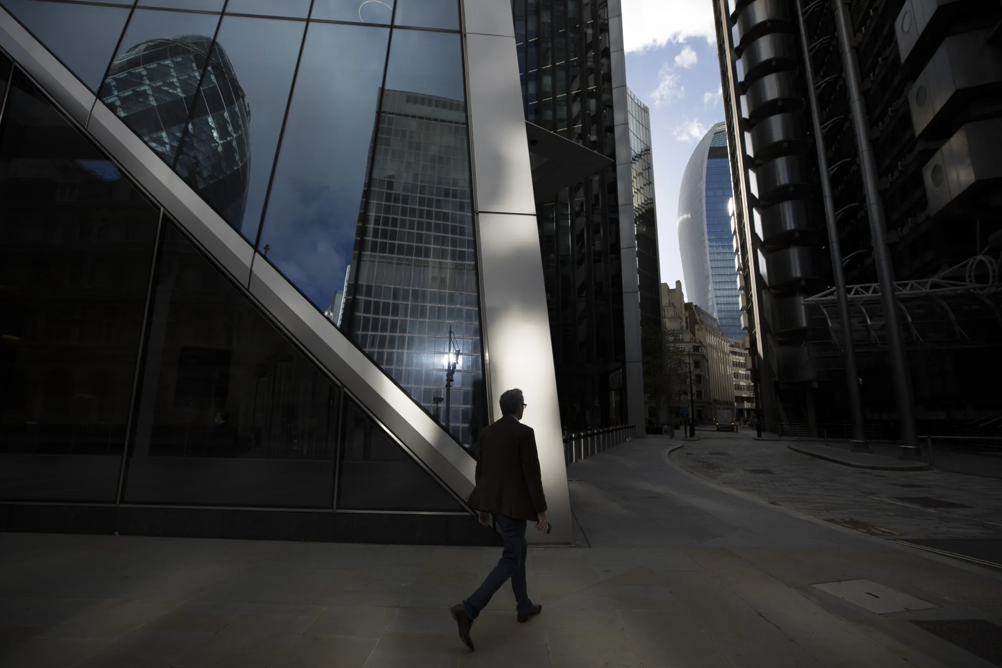 U.K. Driven to New Lockdown by Surge in Virus