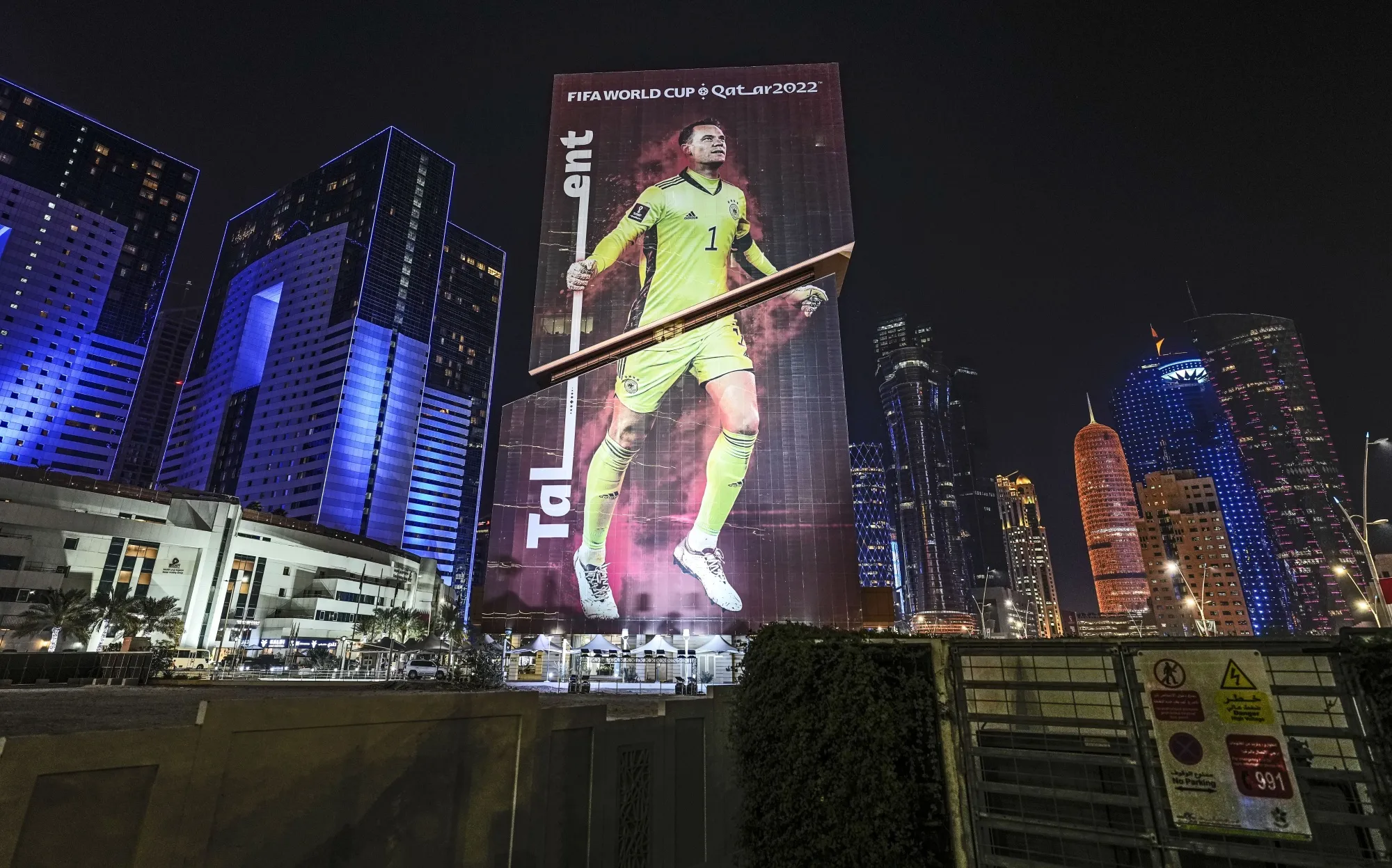 Germany Goalkeeper Neuer to Defy FIFA on Captains' Armbands - Bloomberg