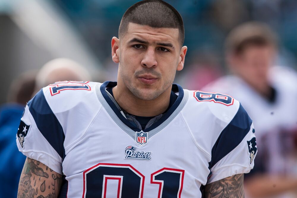 Ex Nfl Star Aaron Hernandez Hangs Himself In His Prison Cell