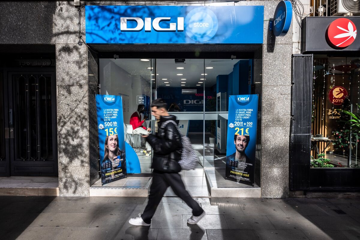 Digi Spanish Unit Shares Rise 7% in Debut After €287 Million IPO