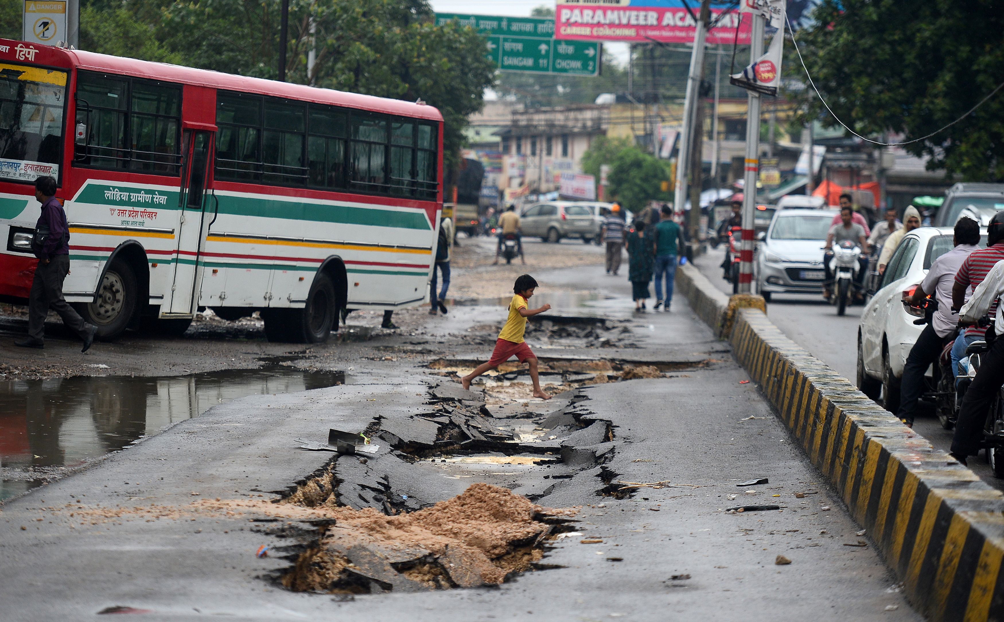 Modi's Grand Road-Building Plan Hits a Debt Pothole in India - Bloomberg