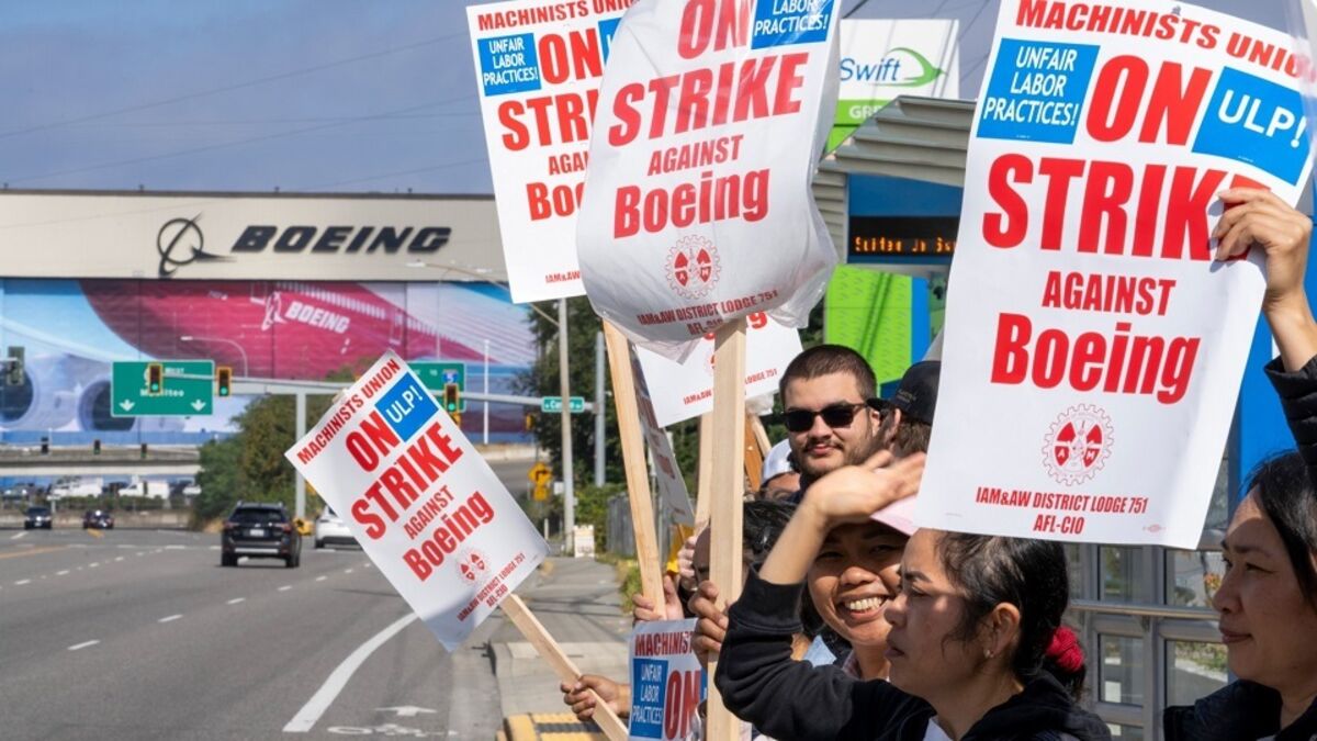 Boeing, Union Hammer Out Tentative Contract Agreement