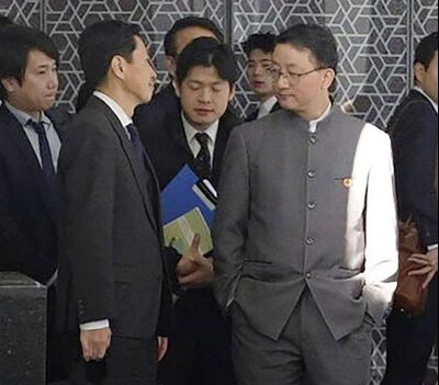 Japan, China senior officials hold talks