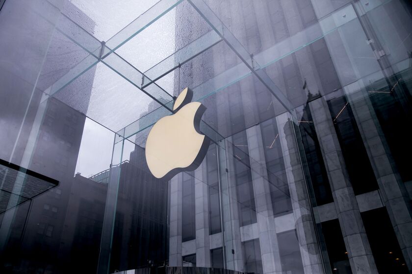 New Apple iPads Go On Sale At Fifth Avenue Store