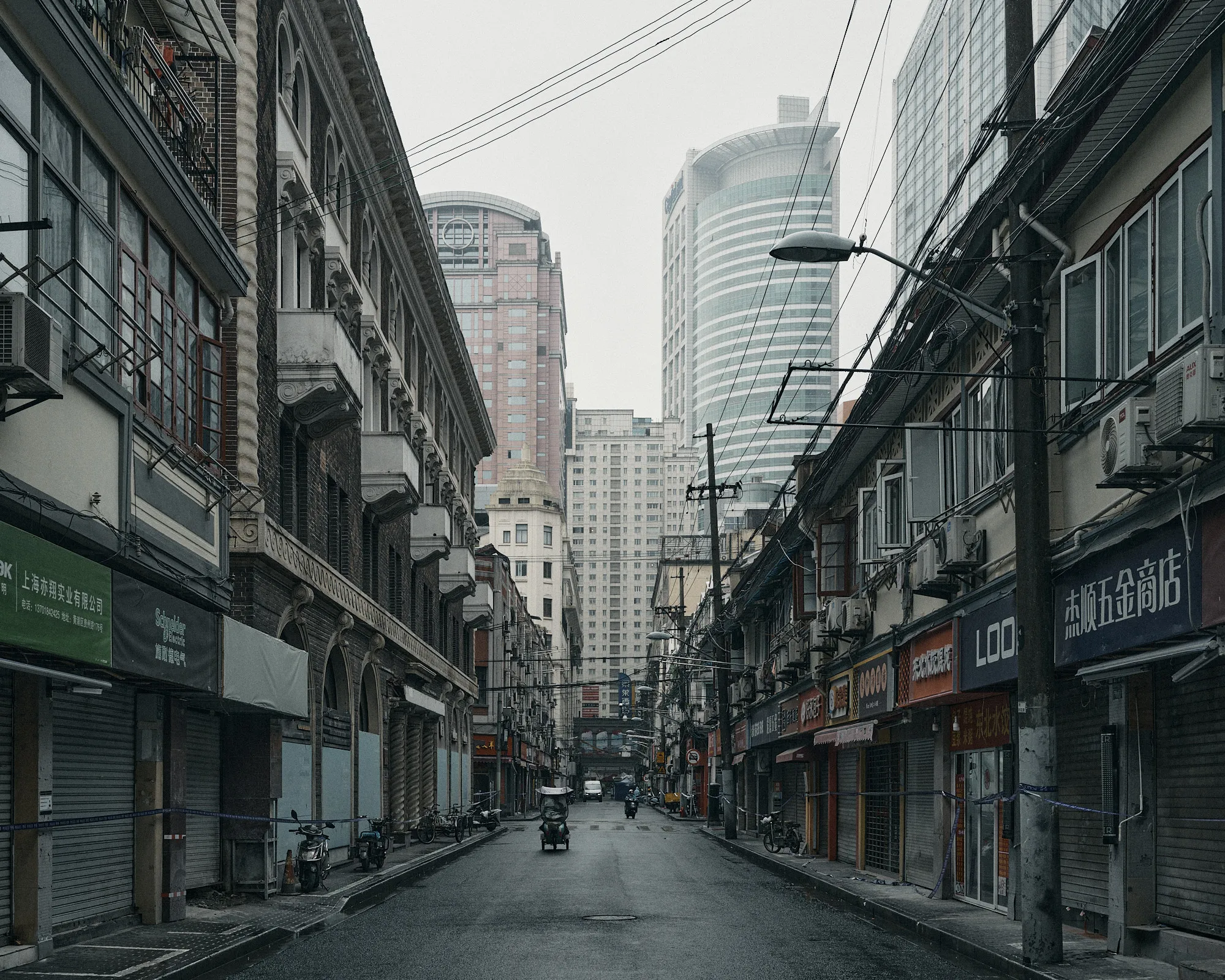 Shops closed and cordoned off along Guizhou Road in Shanghai's Huangpu district on March 17. 