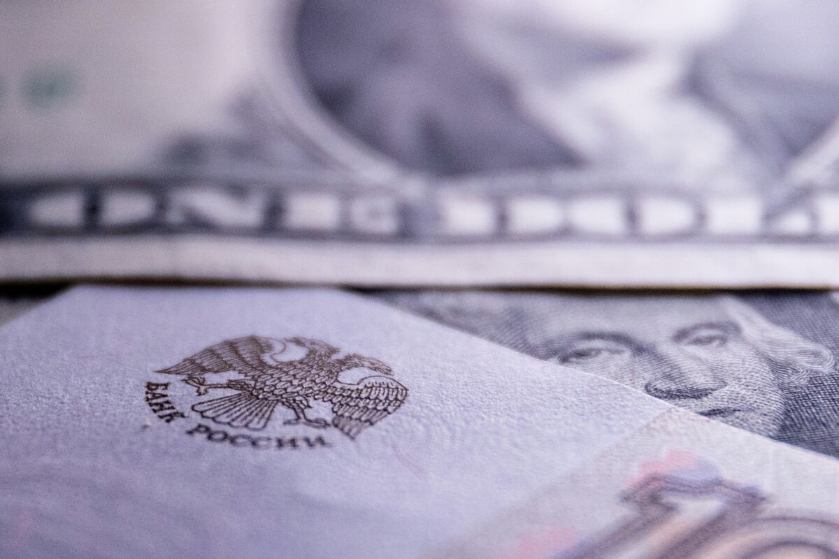 🟪"Rublo in ascesa: massima forza contro il dollaro e primi colloqui Mosca-Kiev in Turchia"