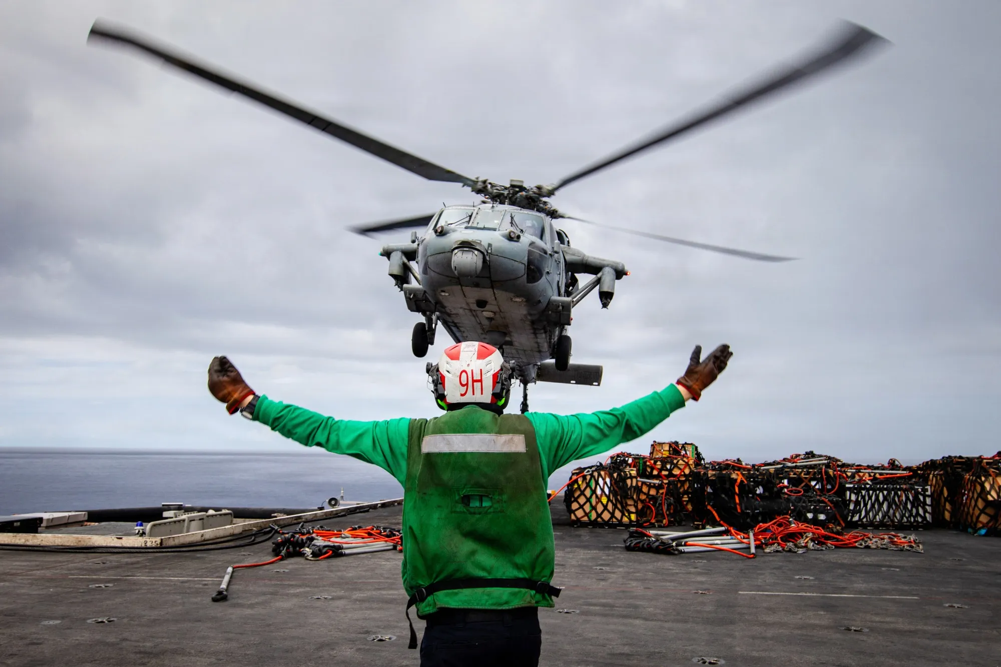 米軍は中東に2隻の空母、戦闘機、給油タンカーなど大規模な戦力を配備