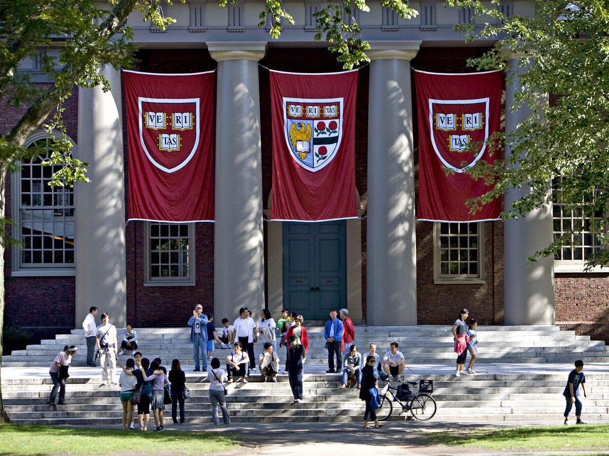 harvard-to-prorate-undergrad-room-and-board-costing-18-000-bloomberg