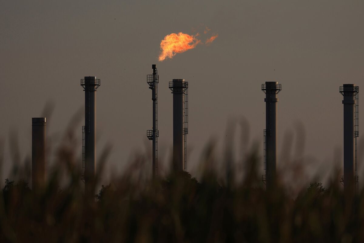 Natural Gas Soars in Europe, Asia as Crisis Heats Up Competition ...