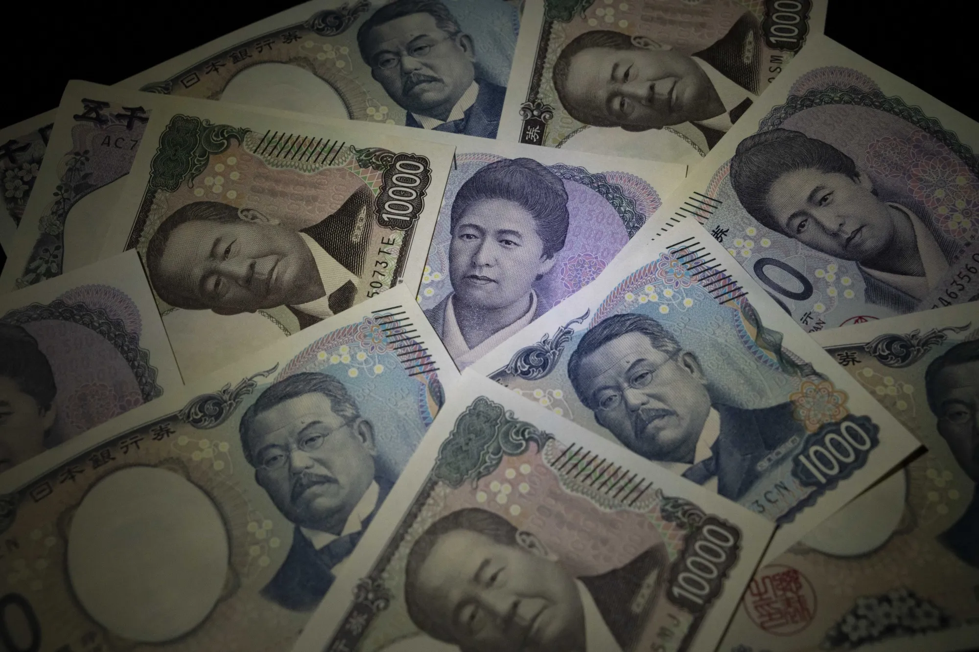 Japanese 10000 yen, 5000 yen and 1000 yen banknotes.