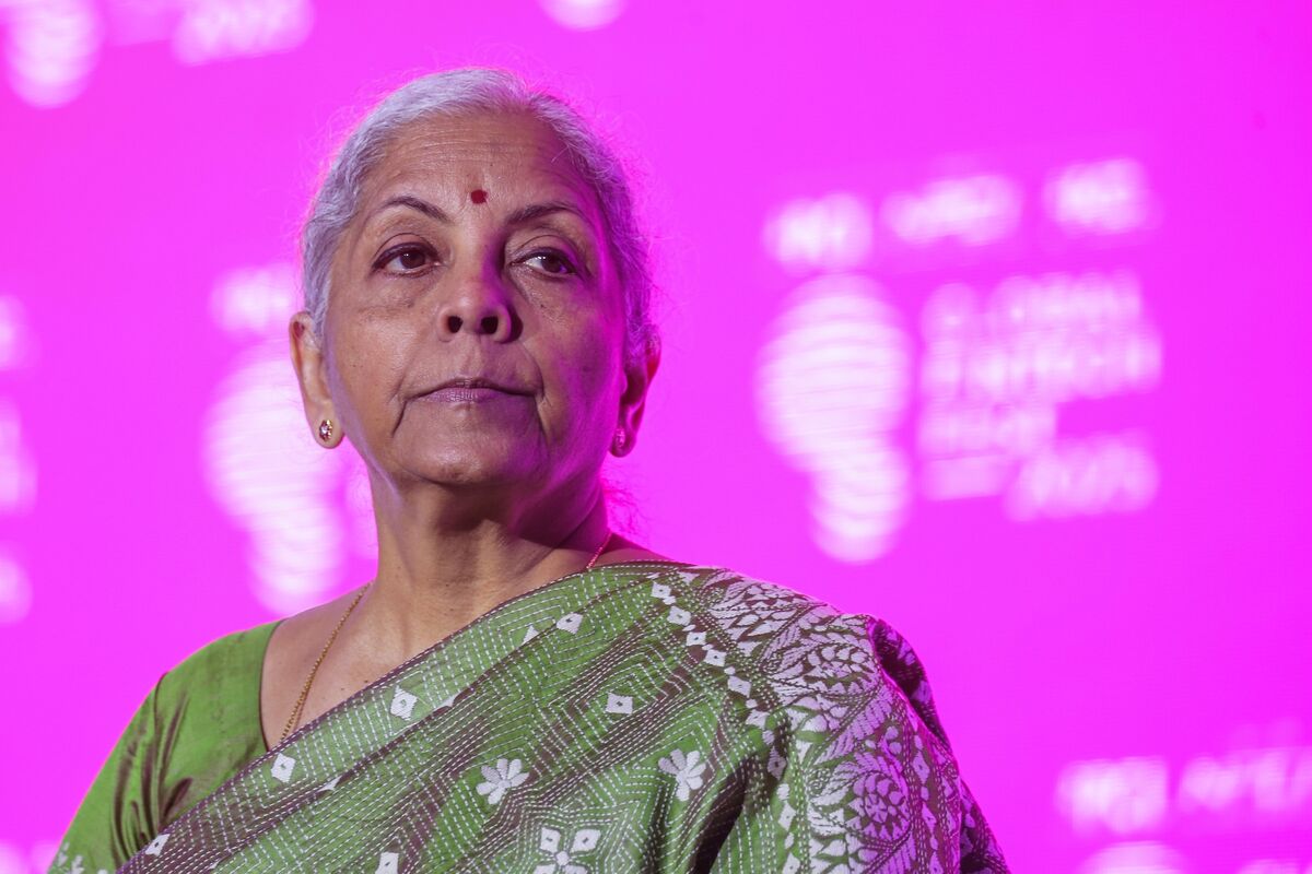 India Takes Growth Pitch Abroad as Foreign Money Pulls Back