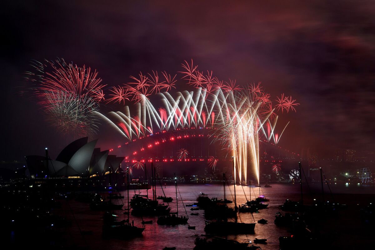 World’s Cities Have a Blast With Spectacular New Year Fireworks - Bloomberg