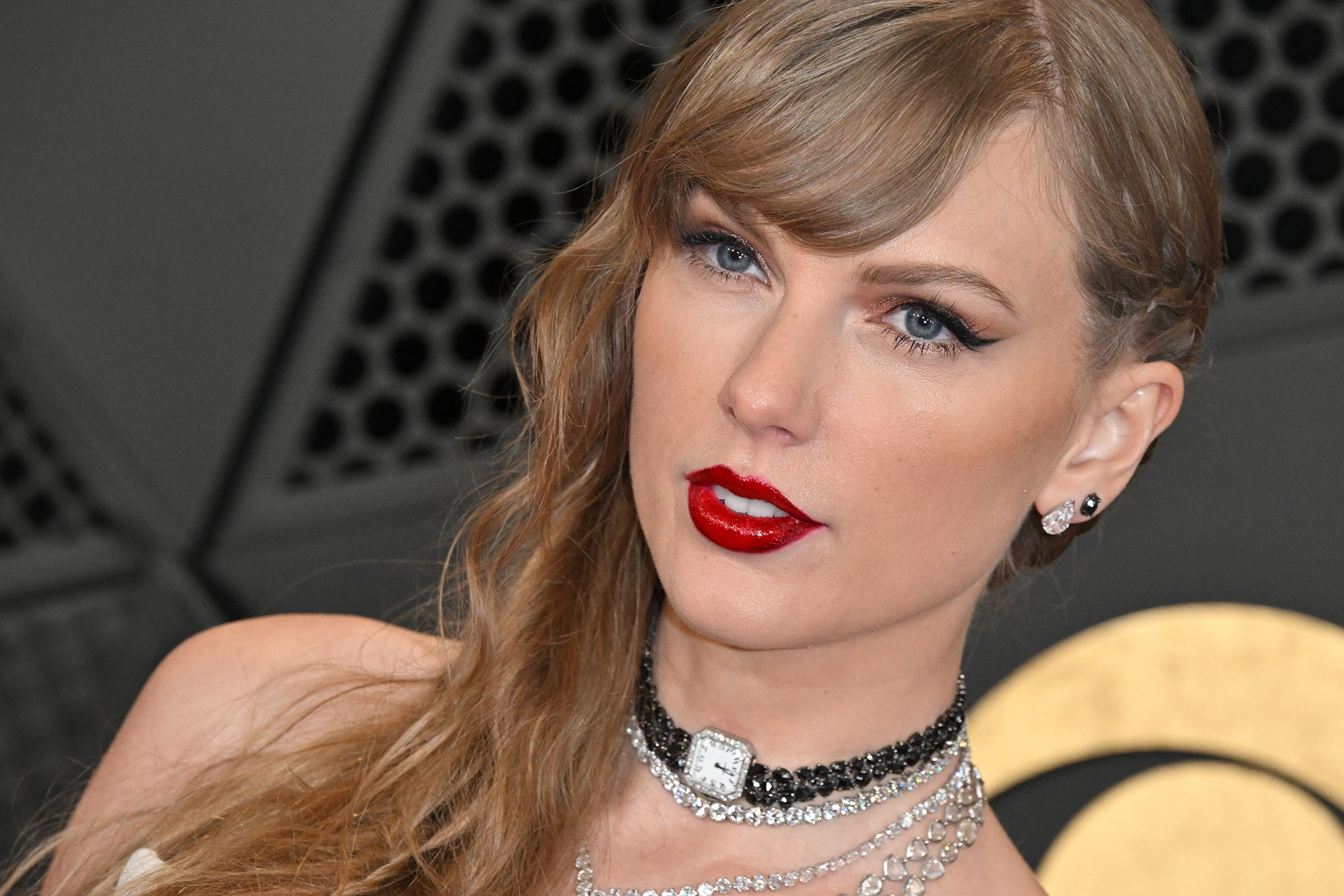 Taylor Swift Watch Necklace: What's the Story Behind Grammy Bling? -  Bloomberg