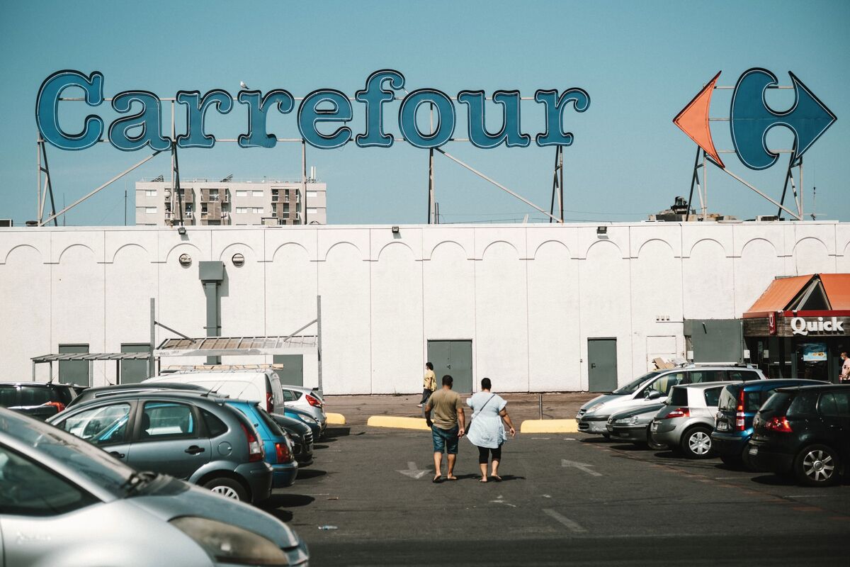 Billionaire Saadé Buys Carrefour Stake as Peninsula Exits