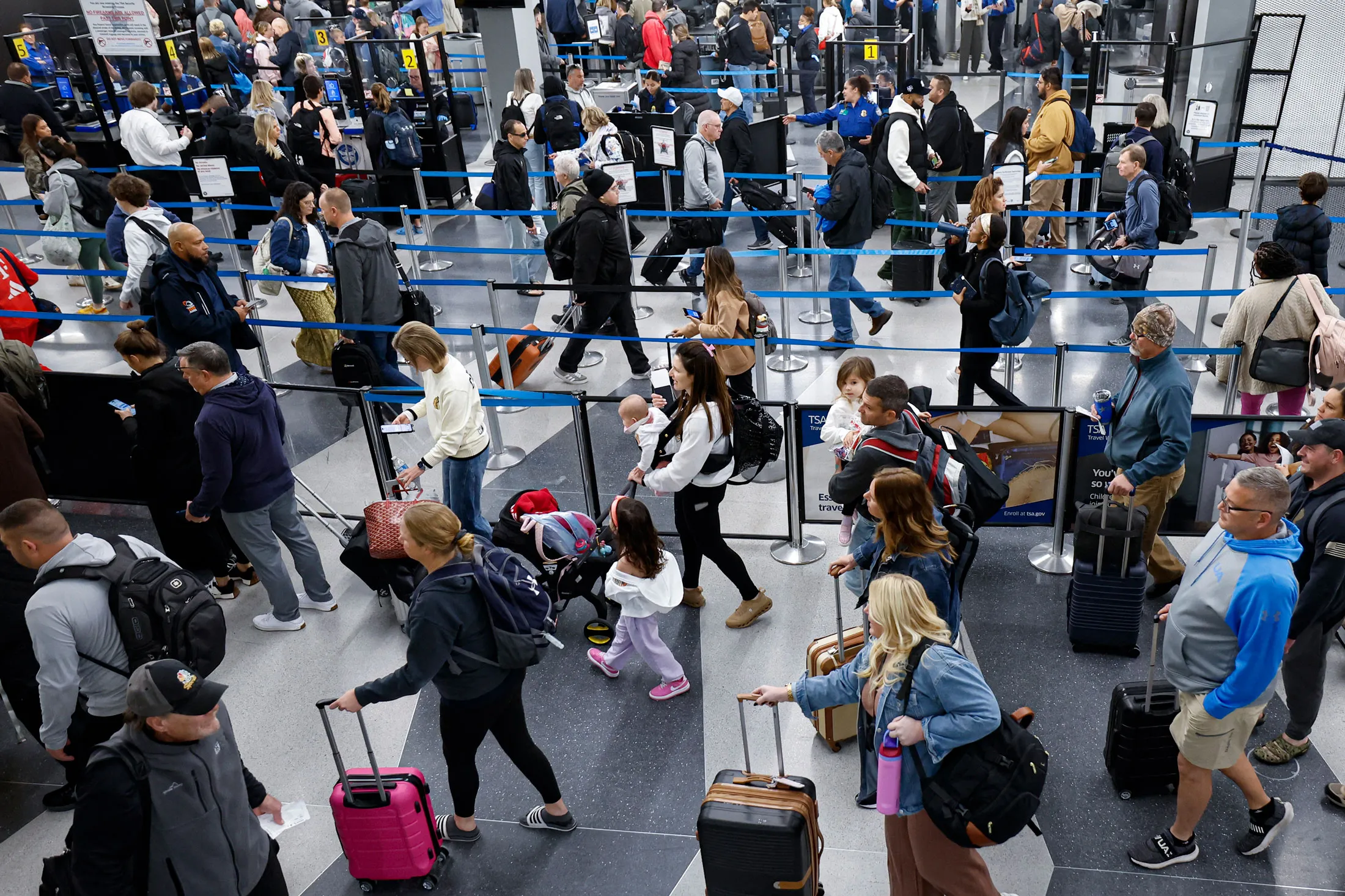 Americans Prepare for Record-breaking Thanksgiving Travel Rush