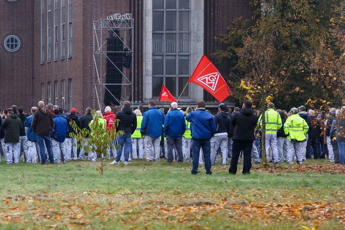 German VW Workers Face Pay Cuts and Shuttered Factories