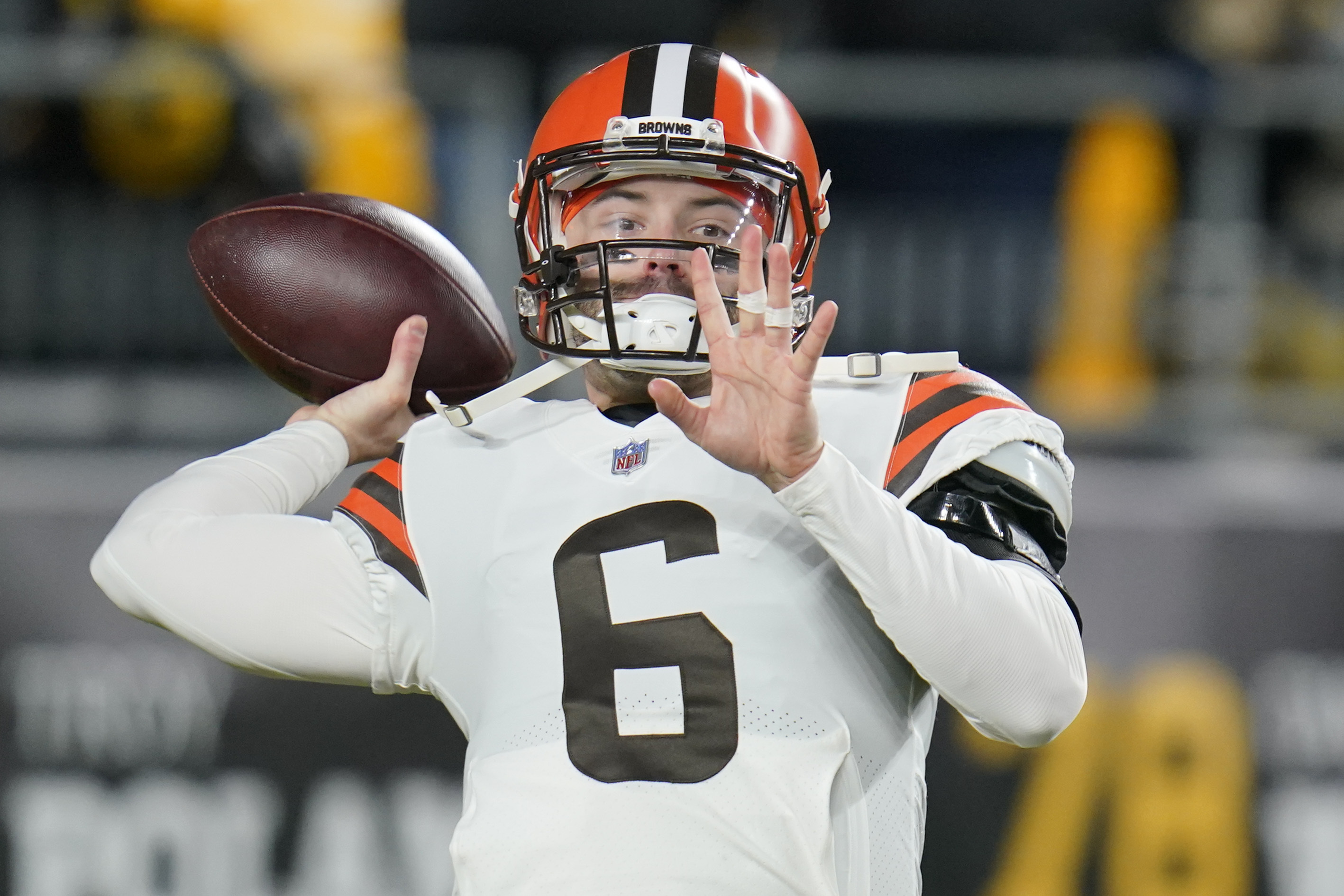 Browns Expect Mayfield to 'Bounce Back' as Starter in '22 - Bloomberg