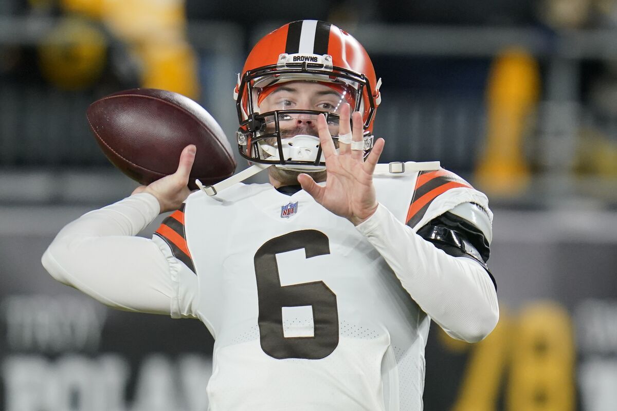 Browns Expect Mayfield to 'Bounce Back as Starter in '22 - Bloomberg