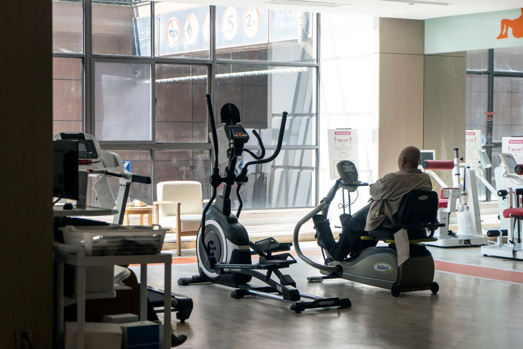 A resident uses exercise equipment&nbsp;in Shanghai.