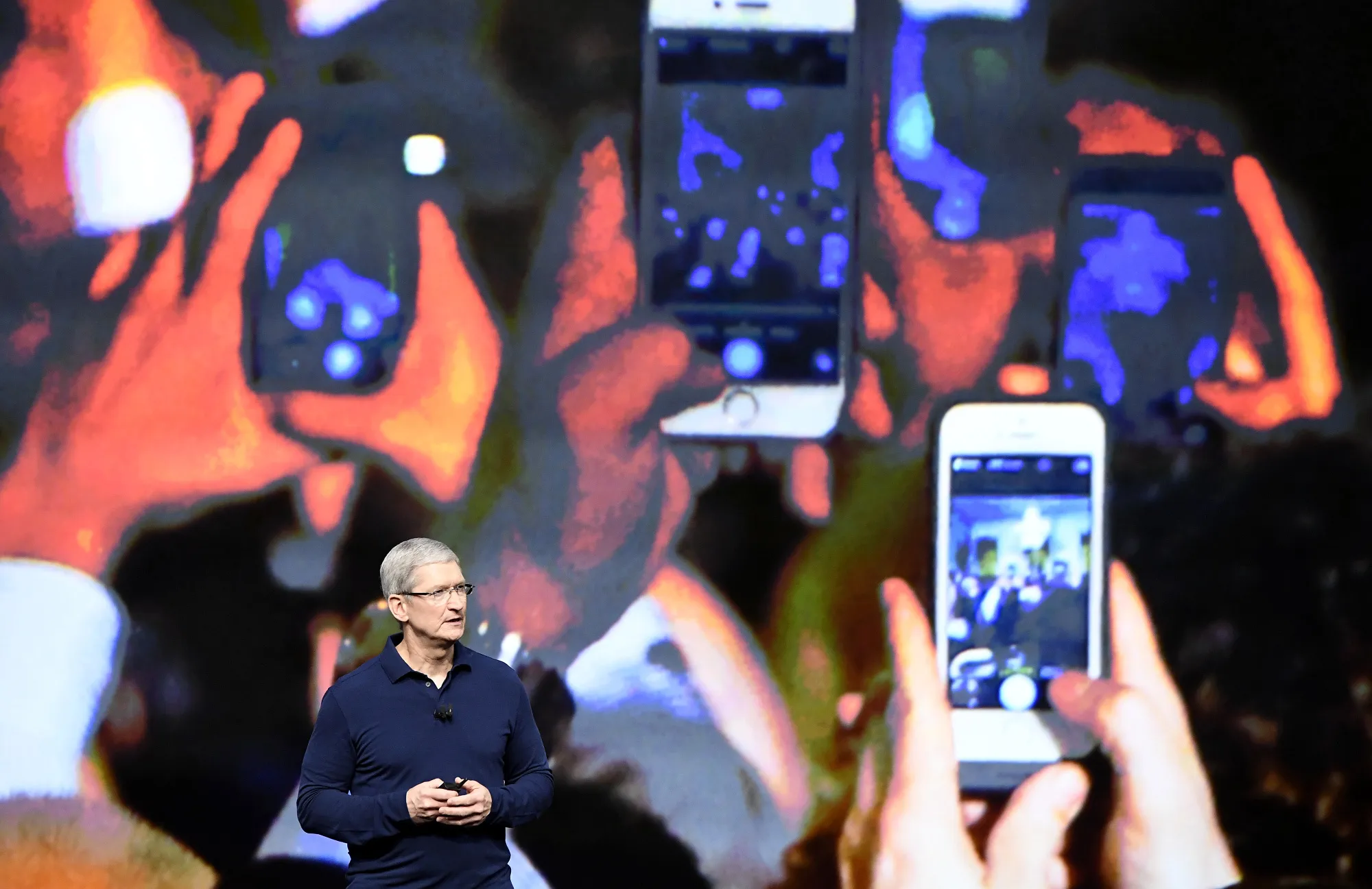 Tim Cook announces new iPhone models in 2016.&nbsp;