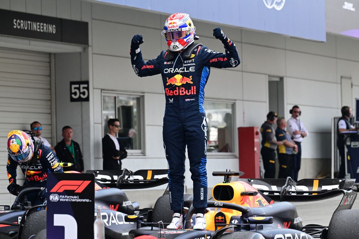 Verstappen bounces back with dominant win at Japanese Grand Prix - Bloomberg