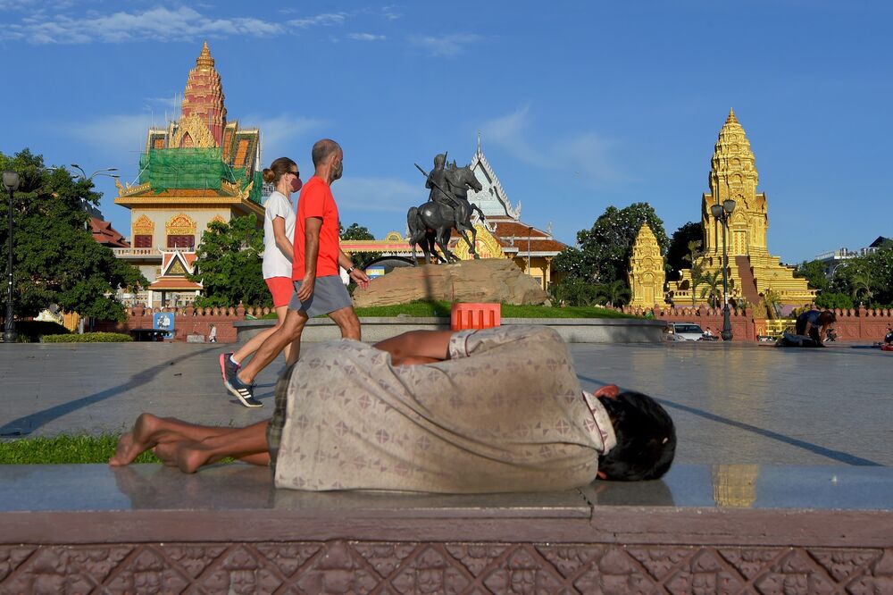 A homeless man lies on the floor in Phnom Penh, June 2020.