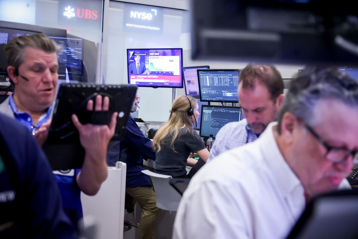 US Stocks Extend Gains as Tech Stocks Bounce, Rate Cut Bets Rise