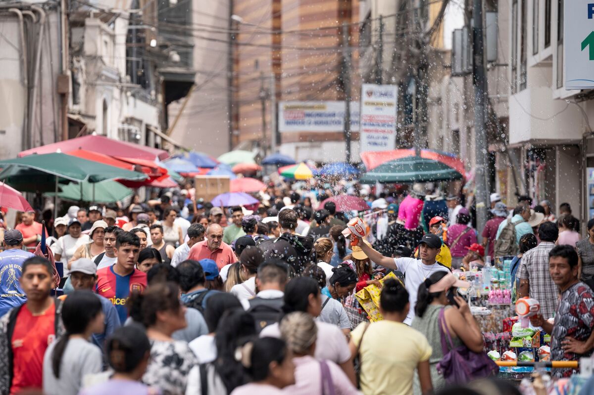 Peru Holds Key Rate Steady With Inflation Well Below Target