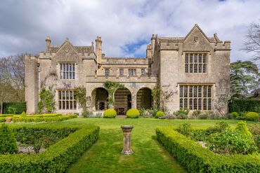 Historic Oxfordshire Mansion Sees Price Cut of More Than 50% Amid Housing Downturn