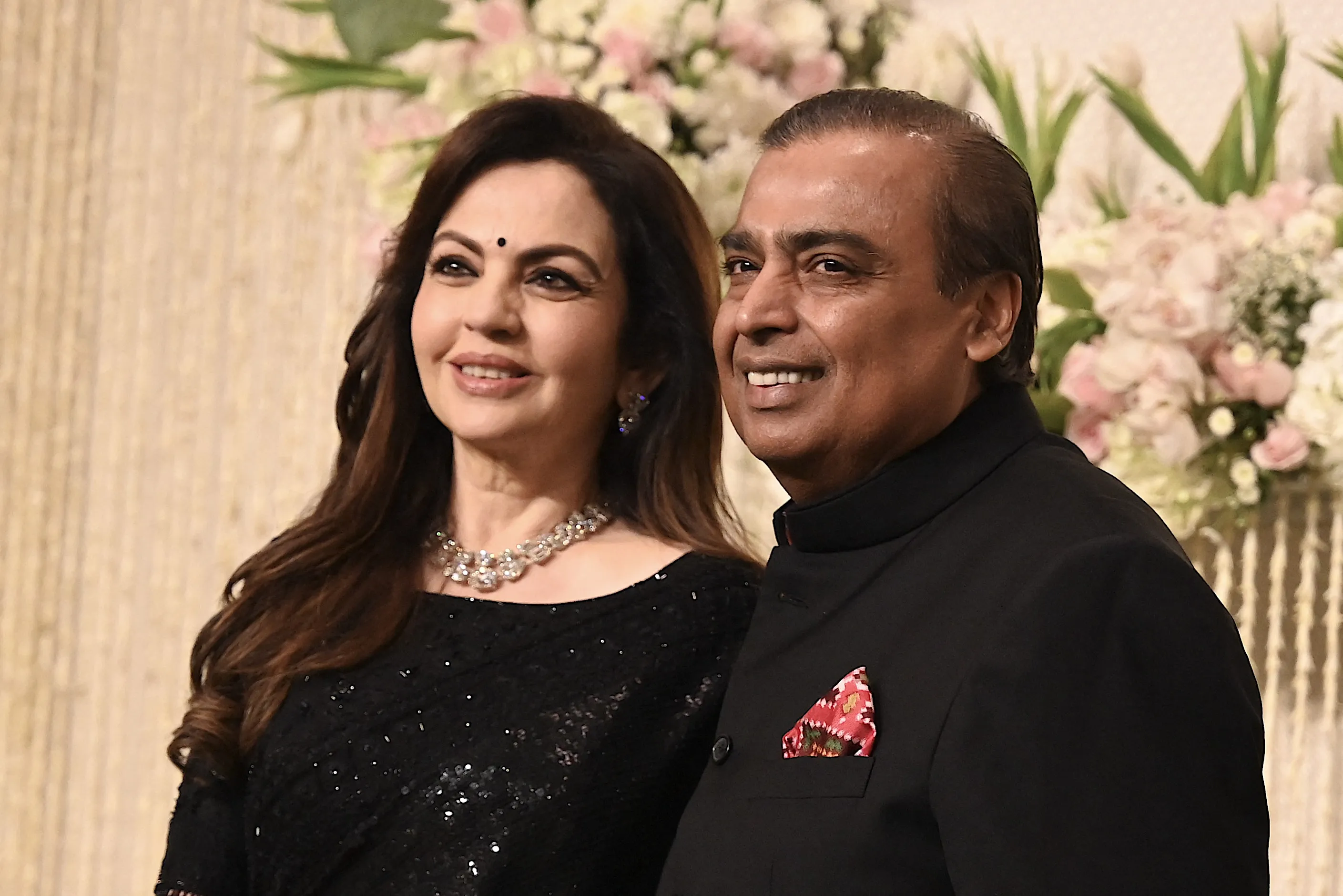 Indian billionaires Mukesh Ambani and Nita Ambani. (Photo by SUJIT JAISWAL / AFP) (Photo by SUJIT JAISWAL/AFP via Getty Images)