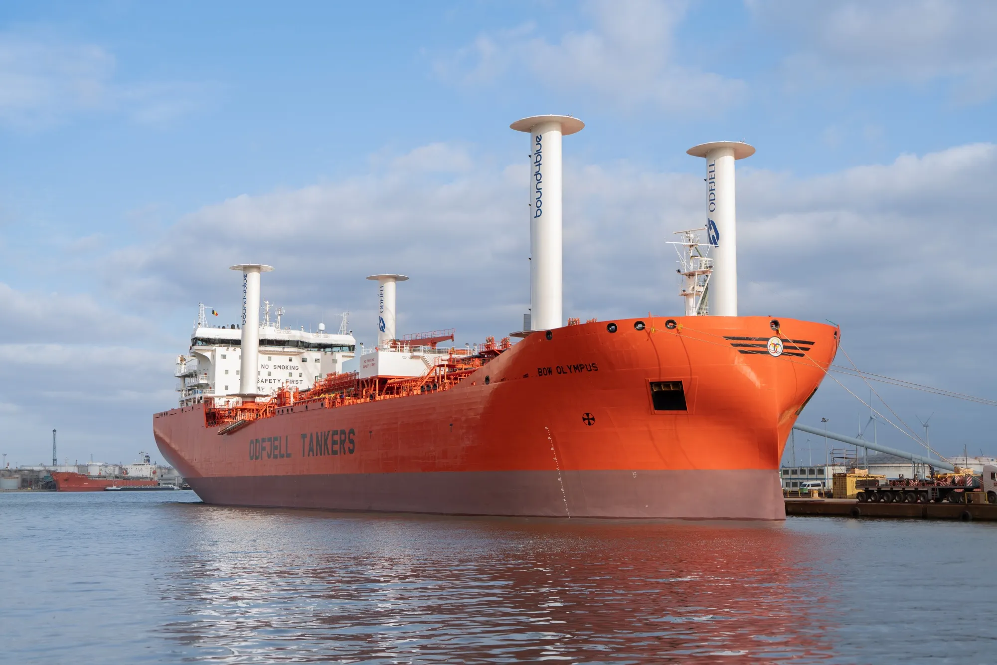 Bound4blue’s suction sails on Odfjell ship.