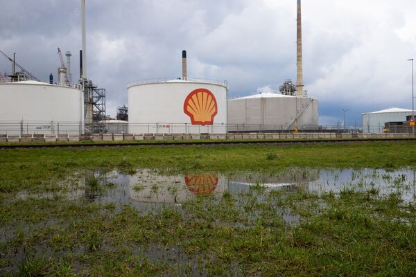Shell Plc Halts Gasoline Unit at Europe's Biggest Refinery
