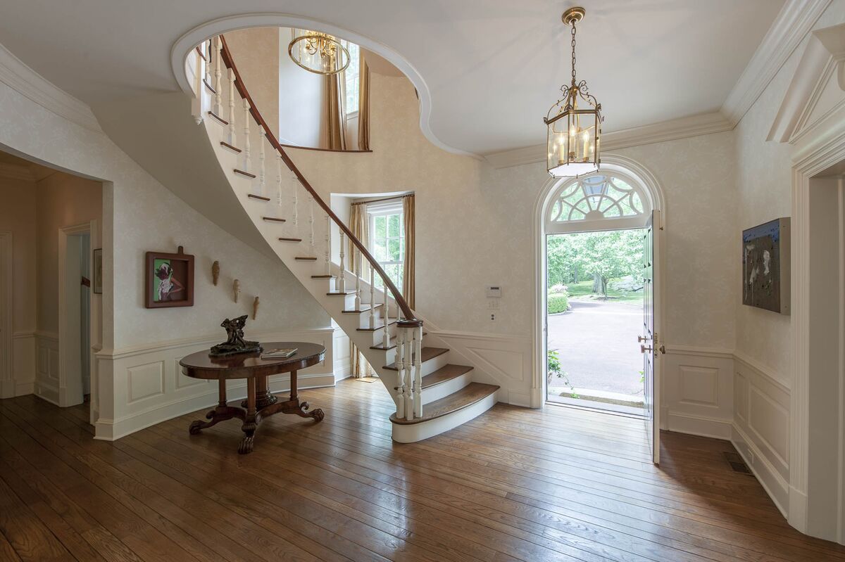 Irene Brant Zelinsky Sells Greenwich Mansion for $5.5 Million - Bloomberg