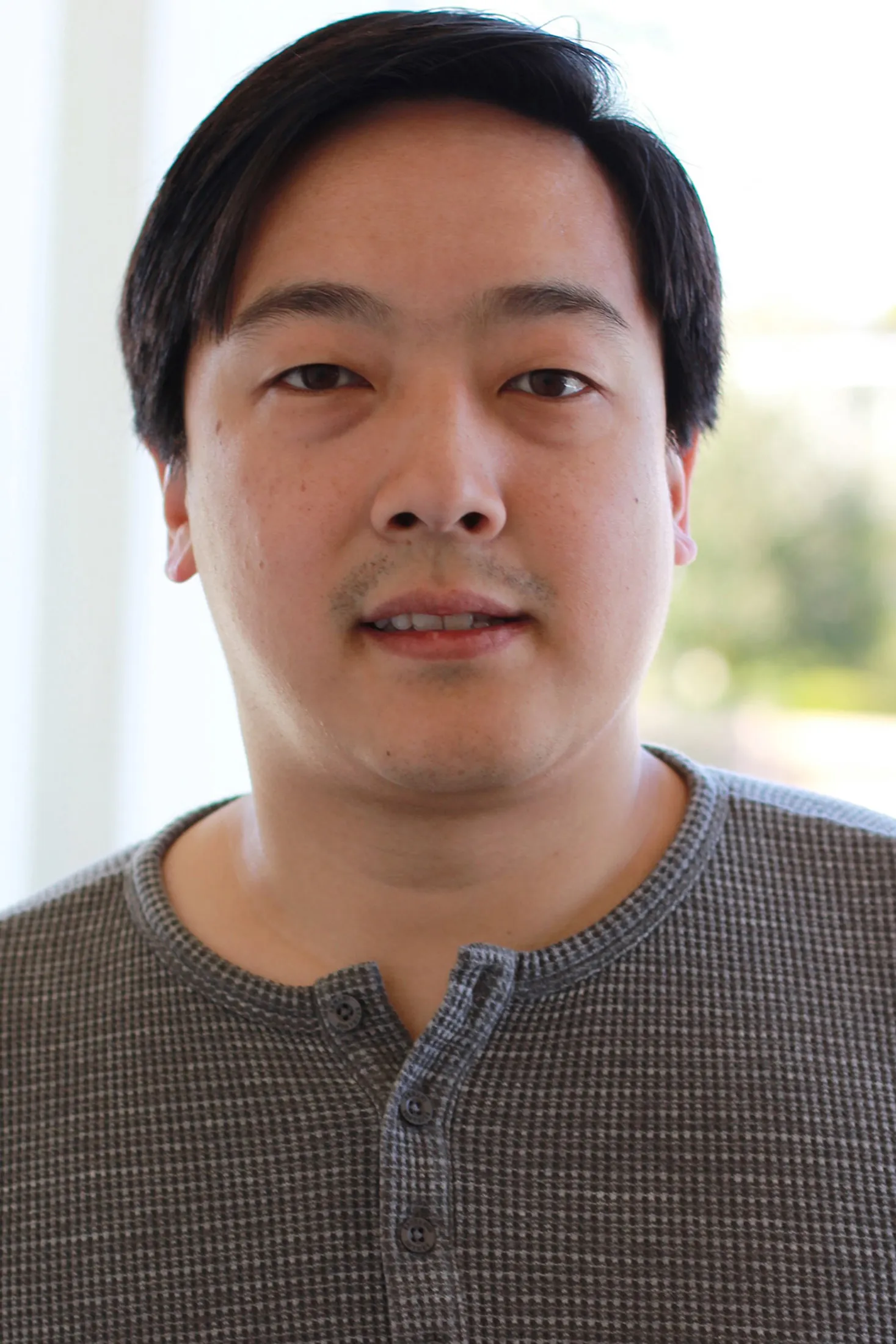 Litecoin Founder Who Beat 90% Plunge Now Finds Shadow Over Coin - Bloomberg