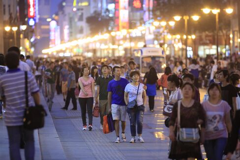 China Non-Manufacturing Index Falls as Economic Growth Moderates