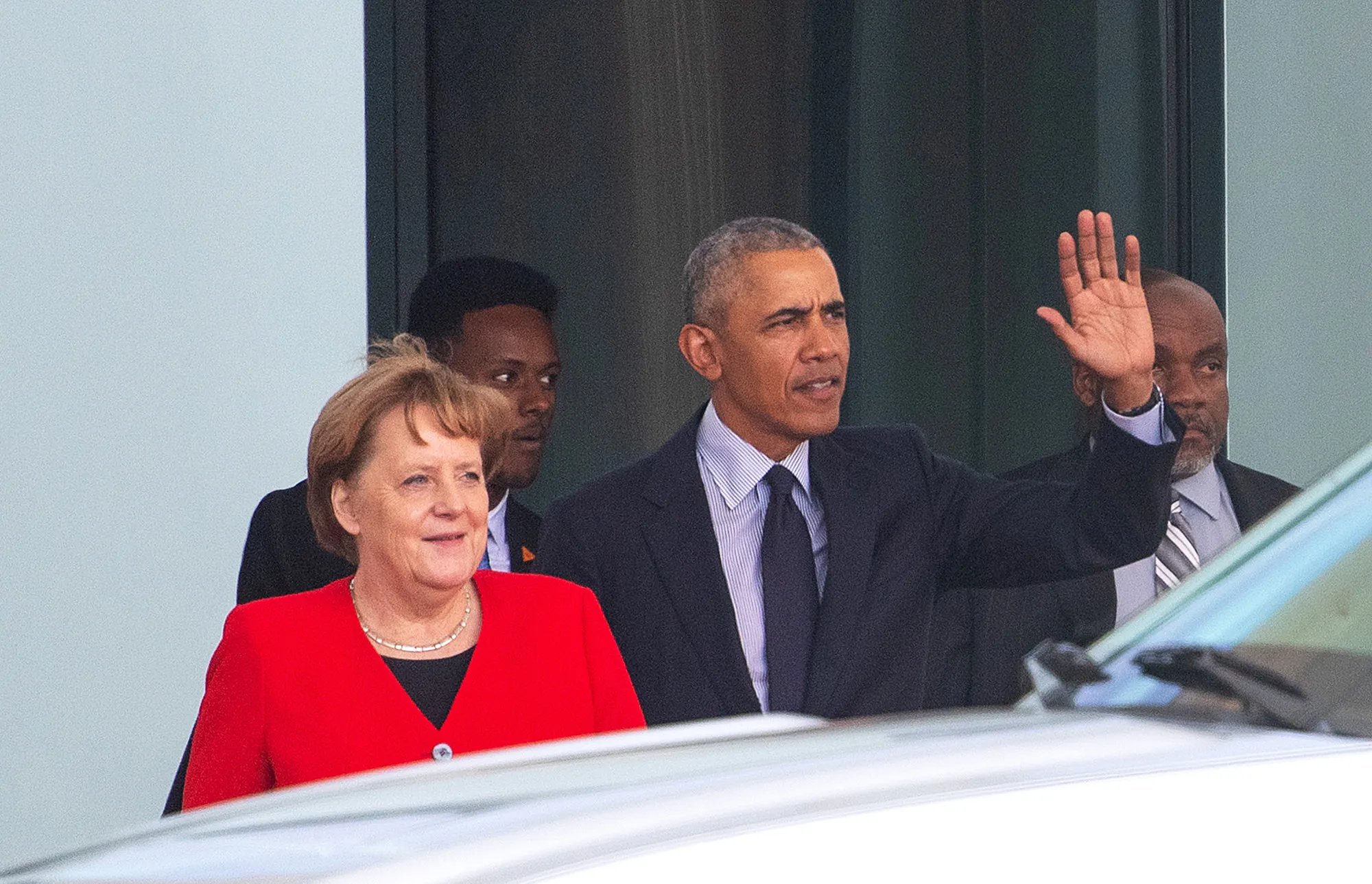 Angela Merkel accompanies Barack Obama as he leaves the Chancellery in Berlin on April 5, 2019.