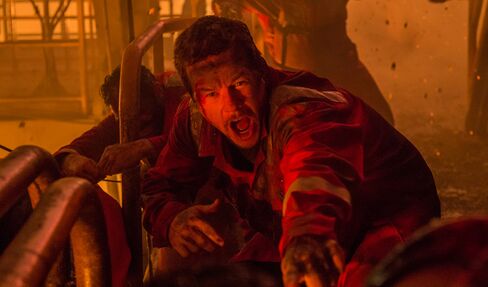 Mark Wahlberg stars in ’Deepwater Horizon.’