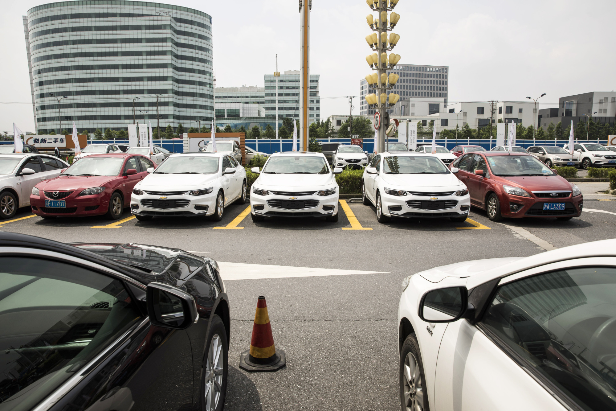 Chinese Consumers Hate That New-Car Smell - Bloomberg