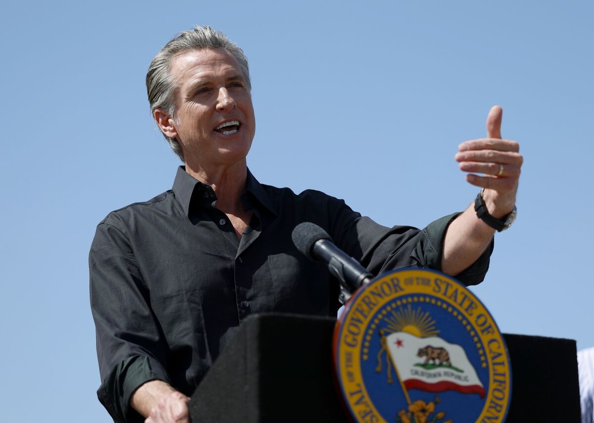 🟪"Gavin Newsom propone di interrompere l'assistenza sanitaria gratuita per immigrati non documentati: una scelta difficile in tempi di crisi fiscale"