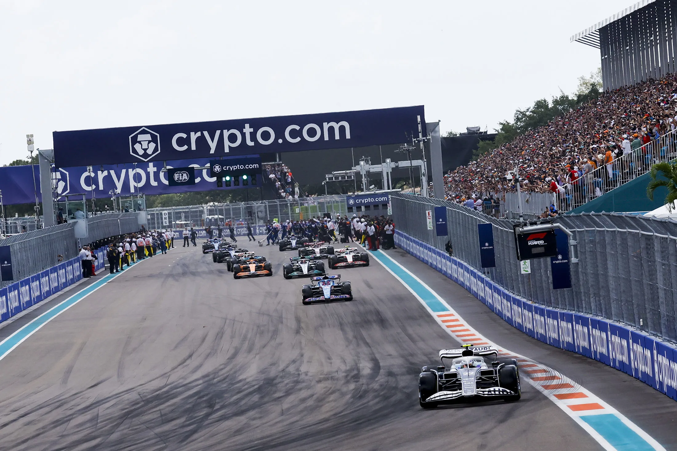 Crypto NFL, NBA Sponsorship Deals Cost Companies $2.4 Billion - Bloomberg