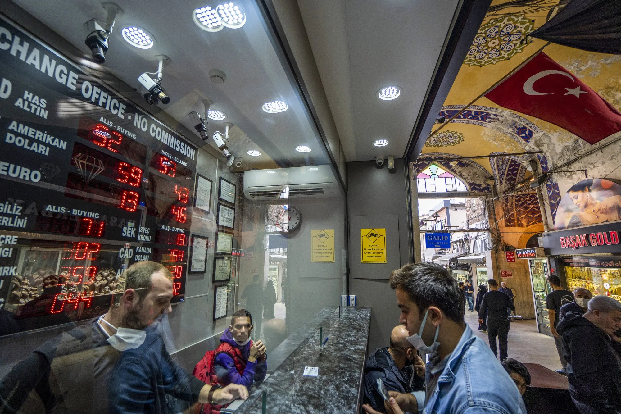 A customer exchanges U.S. dollars at a currency exchange bureau in Istanbul.