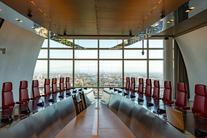 UniCredit SpA’s Top Investment Bankers Hunt for Gains Amid Turmoil