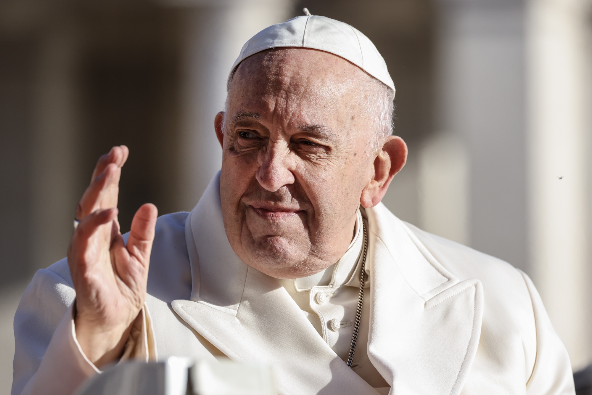 Pope Francis Is 'Gradually Improving', - Bloomberg