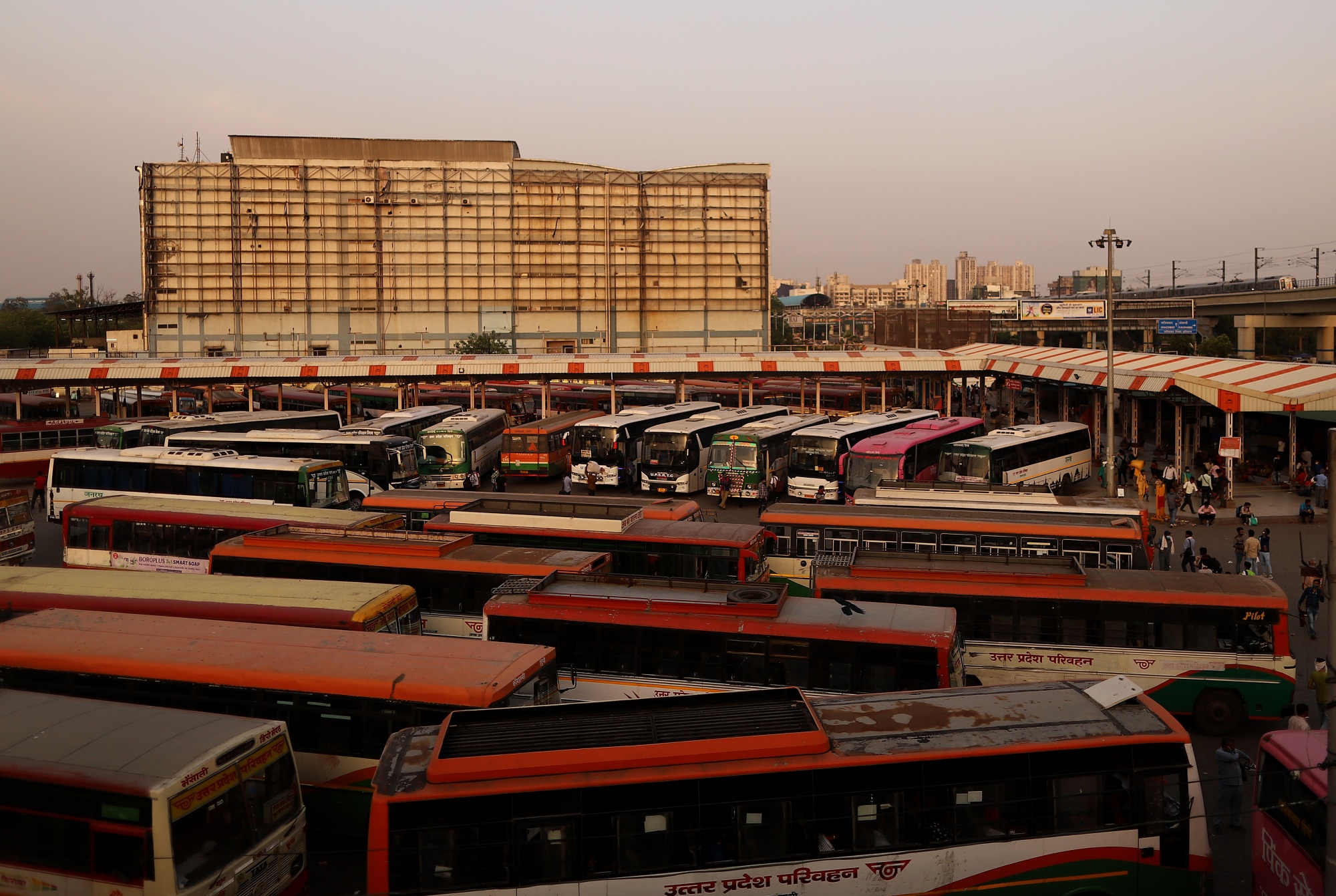 As the Virus Surges, Modi Urges India's States to Shun Lockdowns
