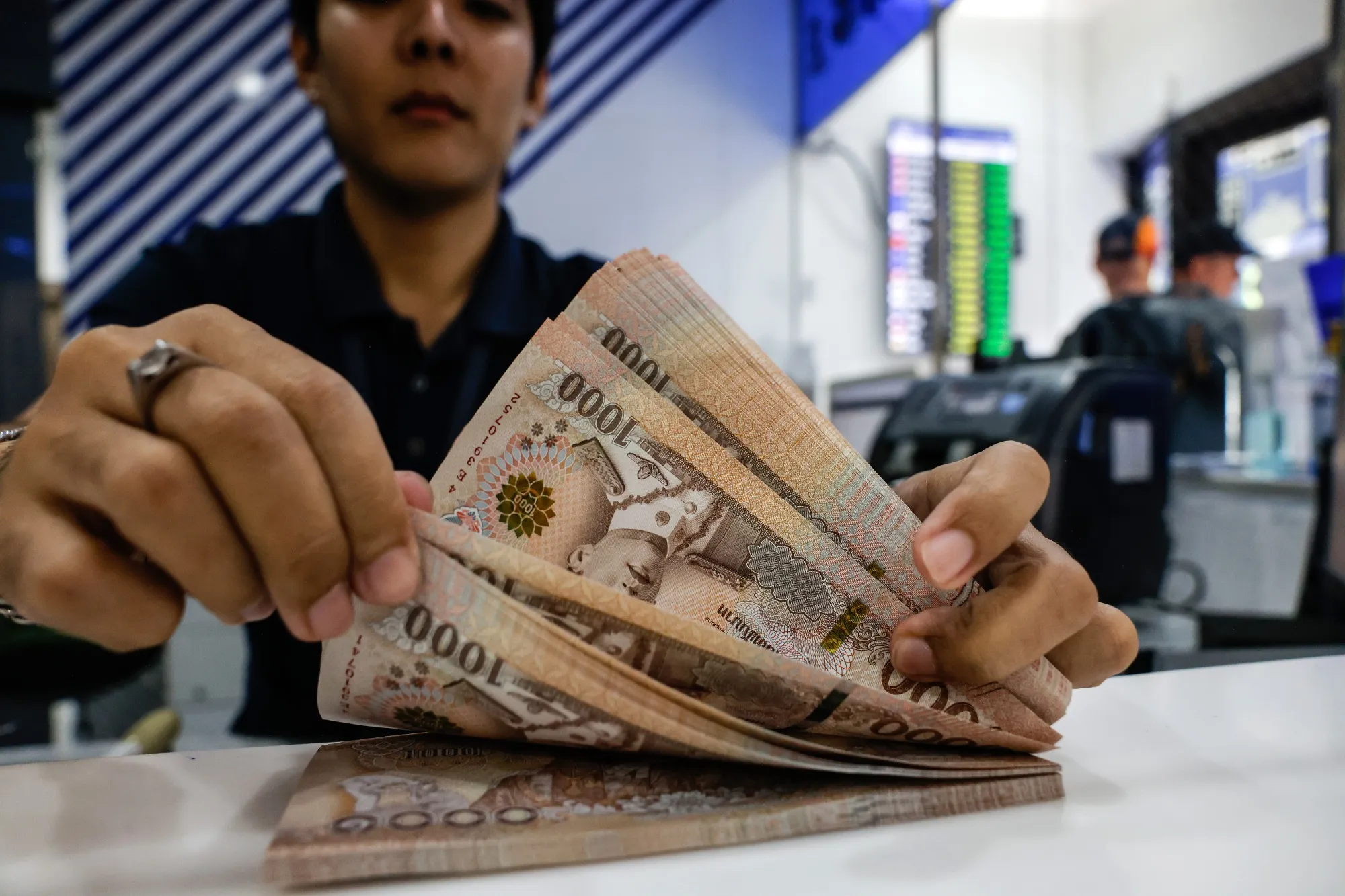 Thailand Lifts Cap on Forex Repatriation to Temper Baht Rally - Bloomberg