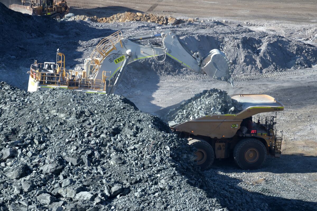 bloomberg.com - War Squeezes Global Mining as Diesel and Acid Supplies Tighten