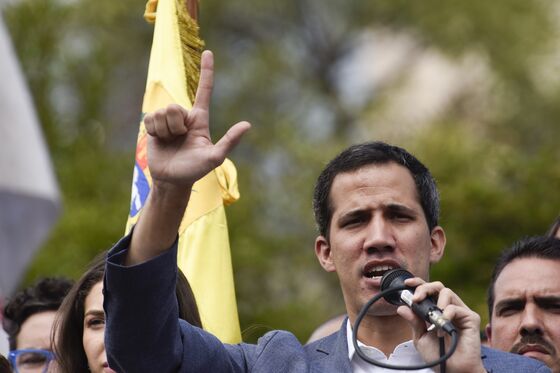 Guaido Says He’ll Take Over Venezuela Accounts, Name New Citgo Board