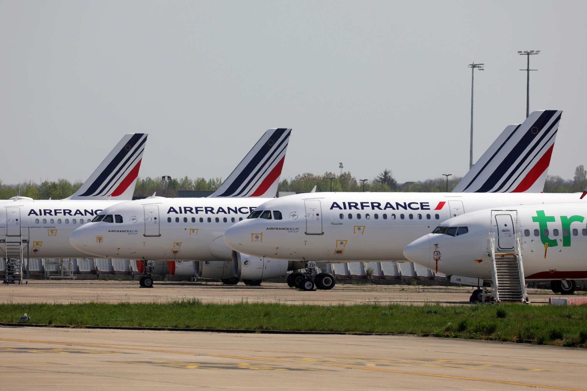 Air France Klm Flights France Vows Support In Cash Crunch Bloomberg