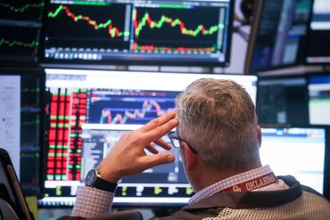 Traders At The New York Stock Exchange As US Stocks Slump 